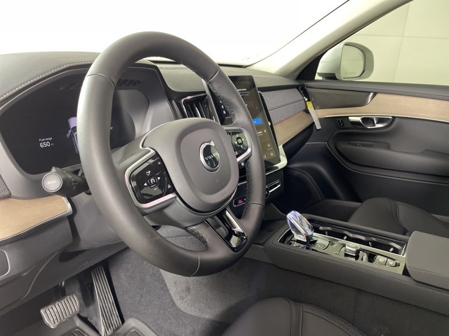 2025 Volvo XC90 T8 AWD Plus photo 21