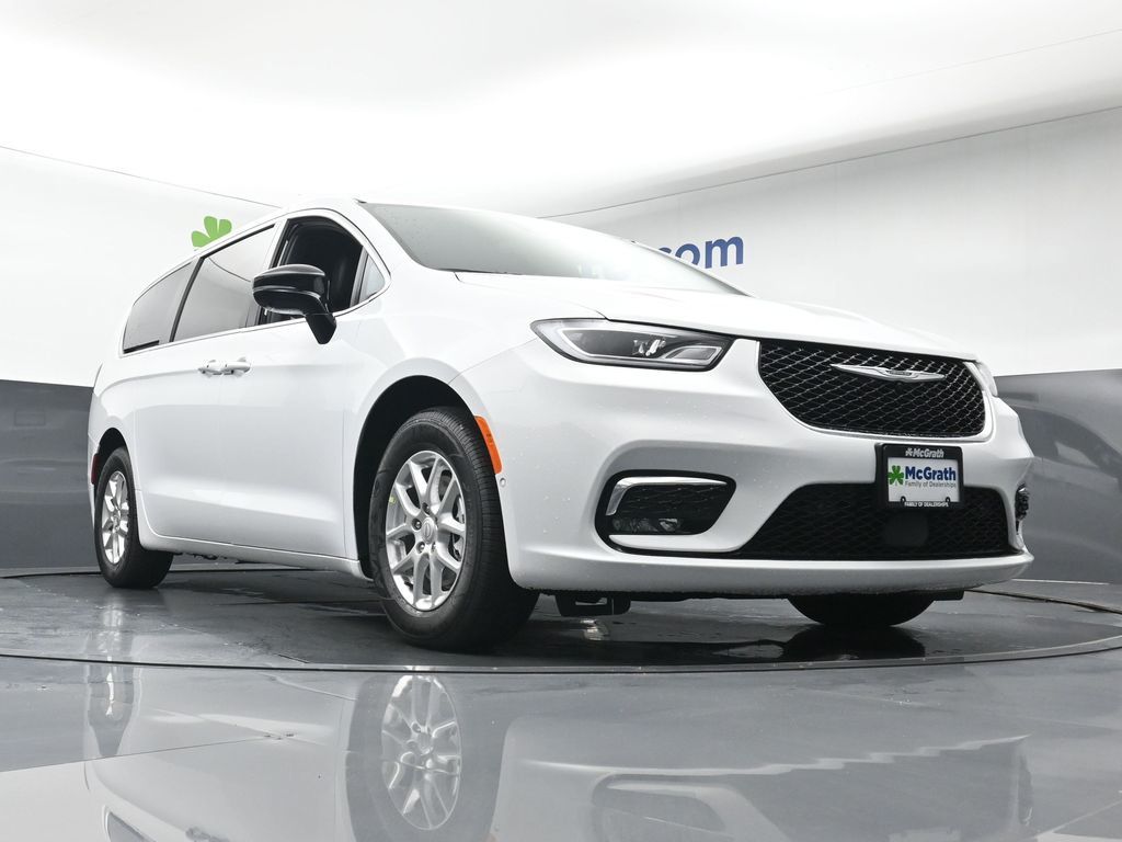 2026 Chrysler Pacifica photo 22