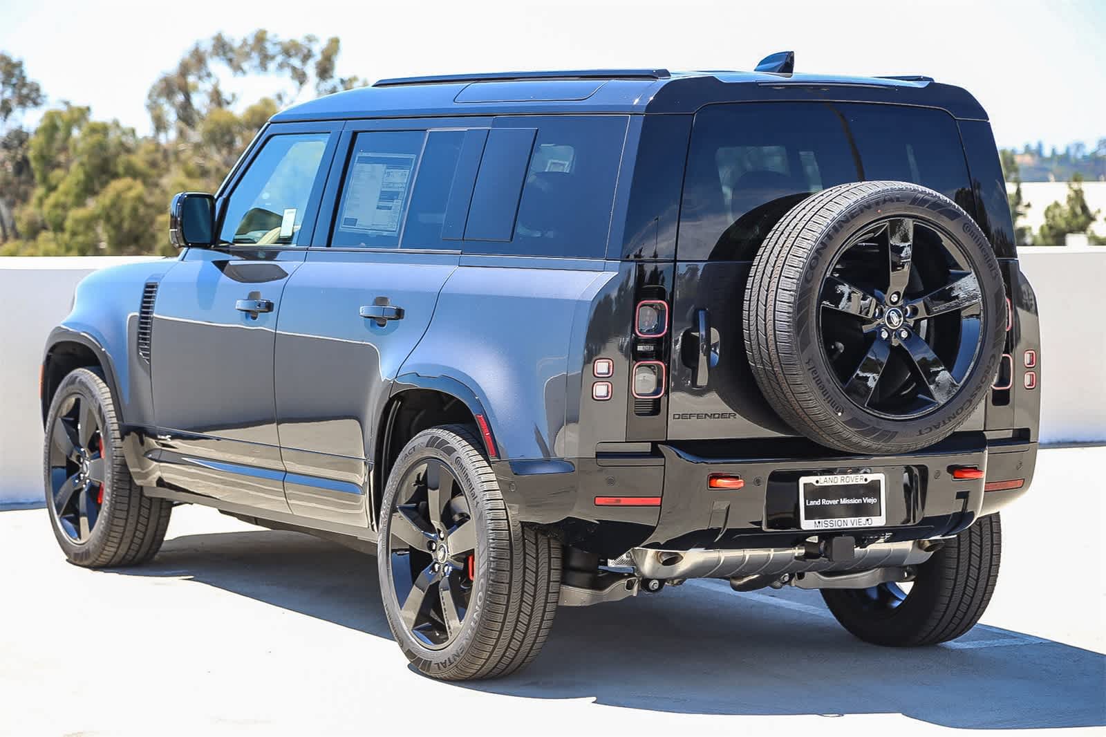 2025 Land Rover Defender 110 photo 6