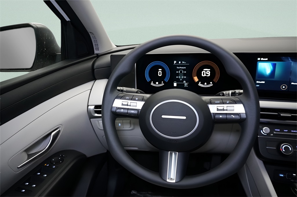 2025 Hyundai Tucson SE photo 8