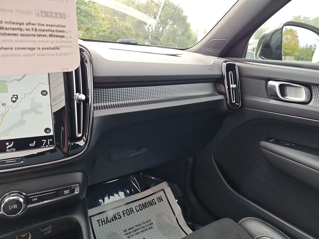 2021 Volvo XC40 T5 R-Design photo 21