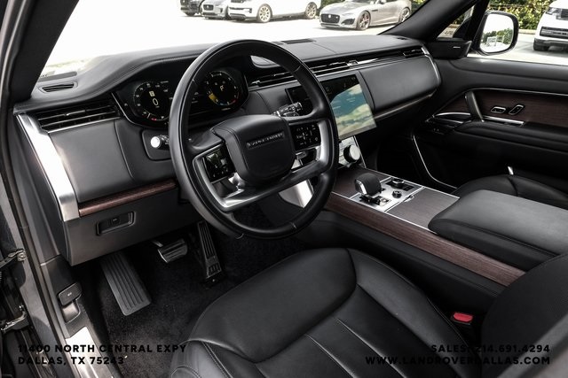 2023 Land Rover Range Rover SE photo 2