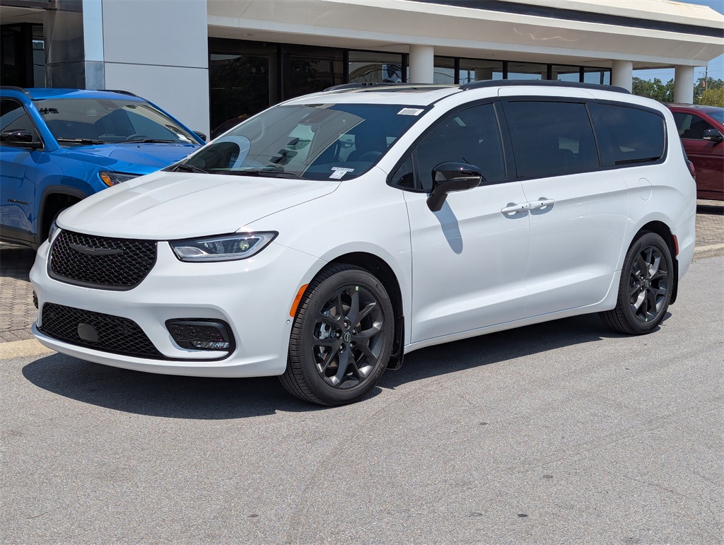 2026 Chrysler Pacifica Limited photo 4