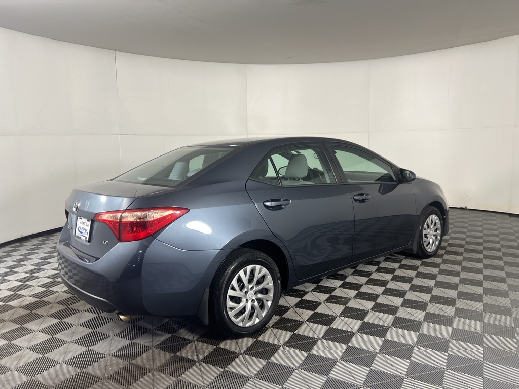 2019 Toyota Corolla LE photo 9