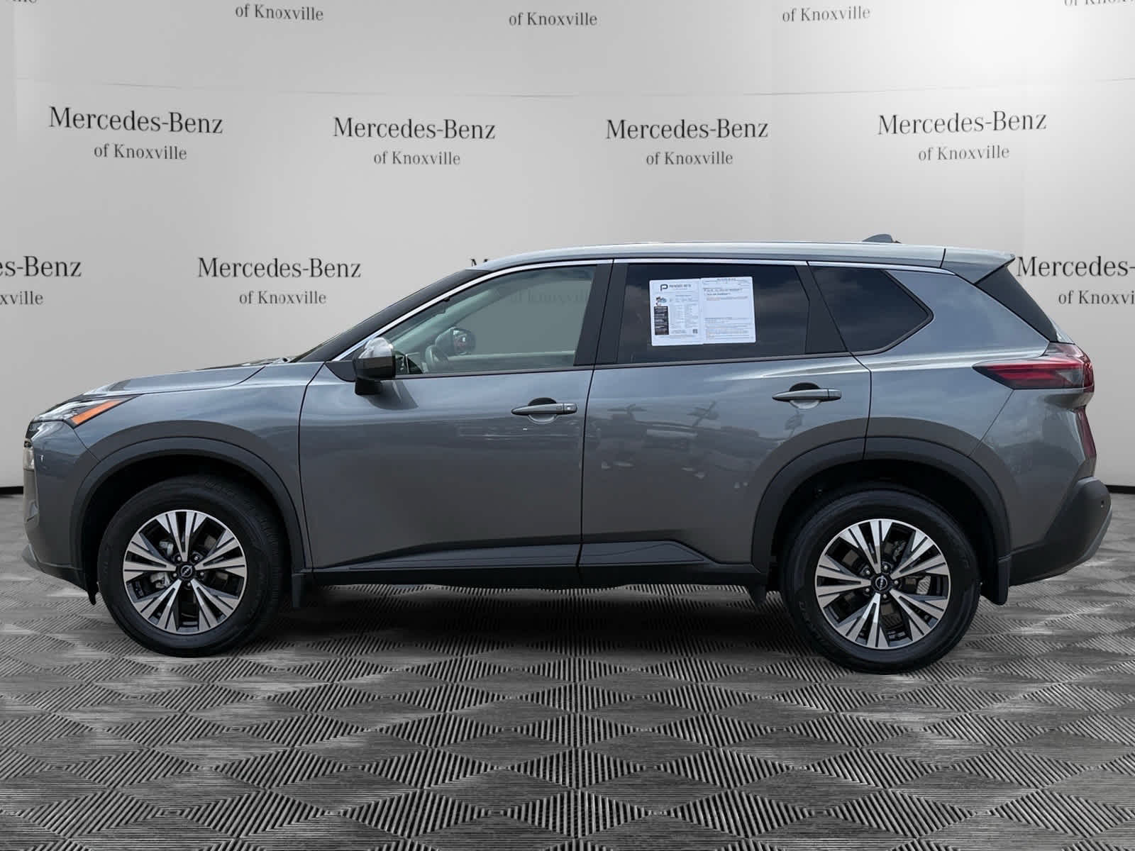 2023 Nissan Rogue SV photo 2