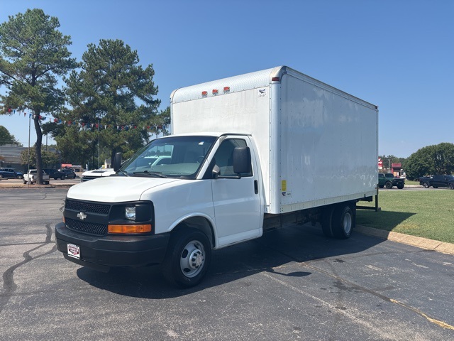 2008 Chevrolet Express Cutaway 3500 Base photo 5