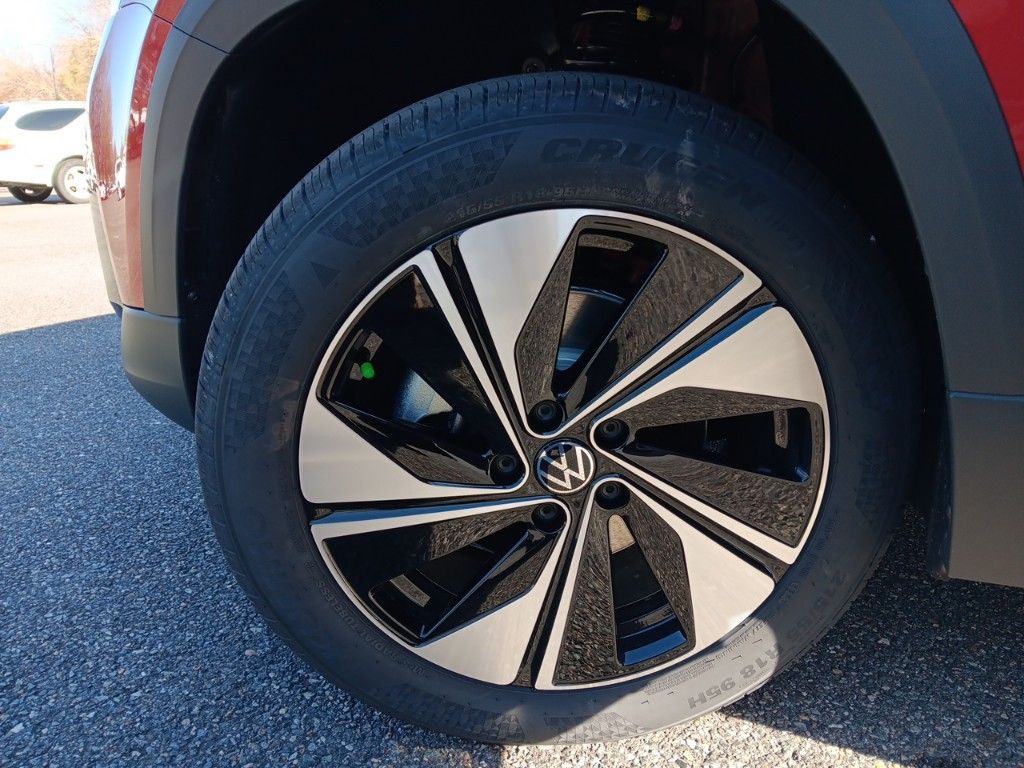 2024 Volkswagen Taos SE photo 24