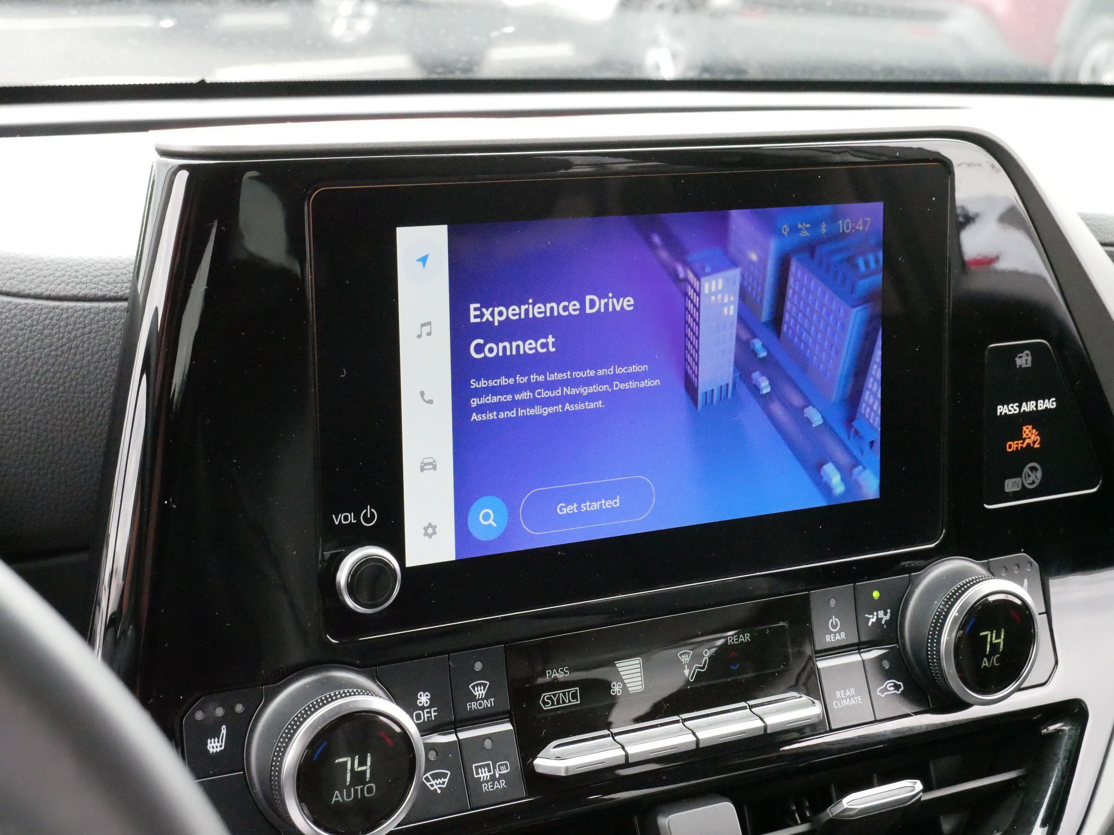 2024 Toyota Highlander XLE photo 19