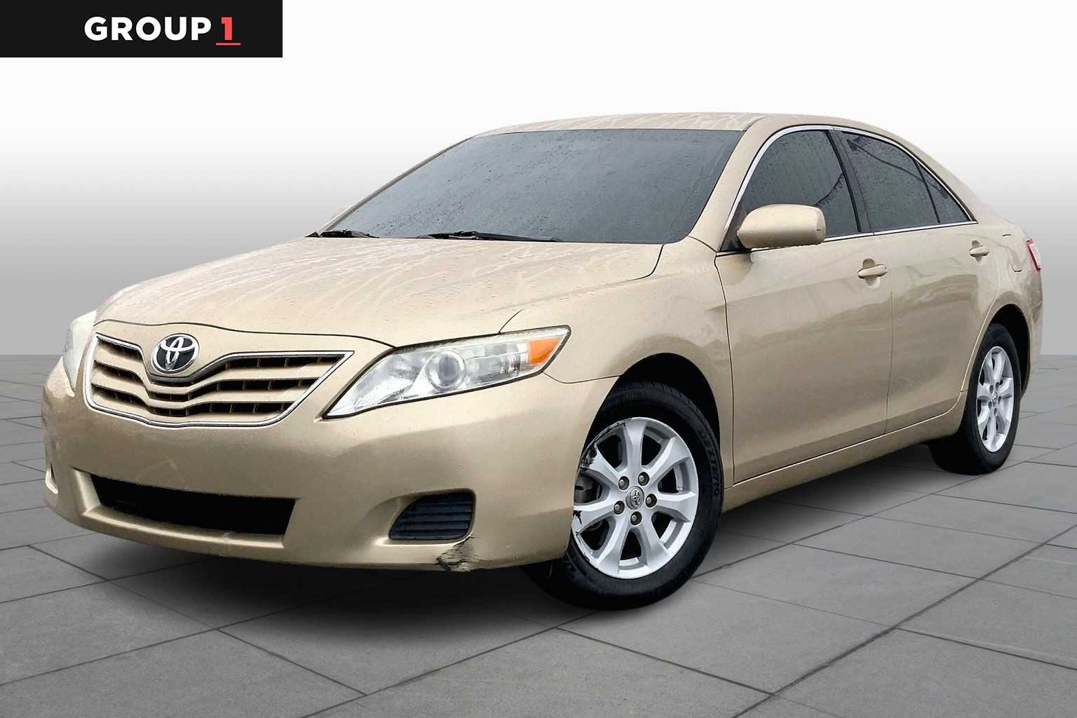 2011 Toyota Camry LE's photo