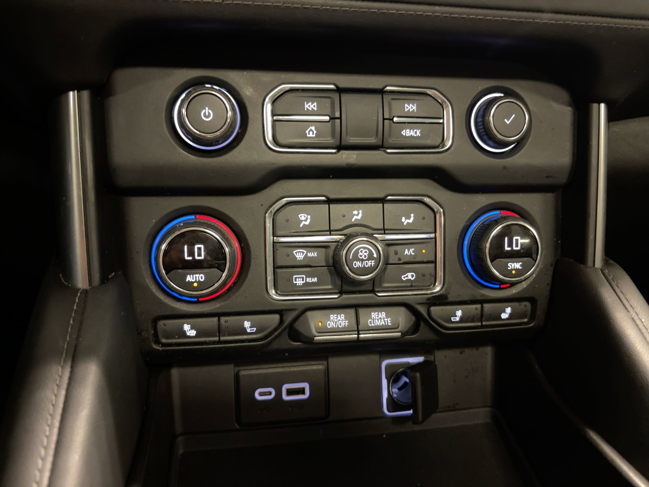 2021 Chevrolet Suburban Z71 photo 15