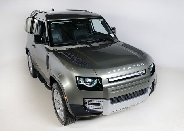 2024 Land Rover Defender 90 S photo 25