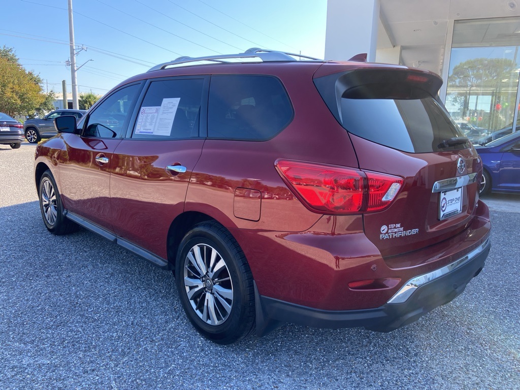 2019 Nissan Pathfinder SL photo 2
