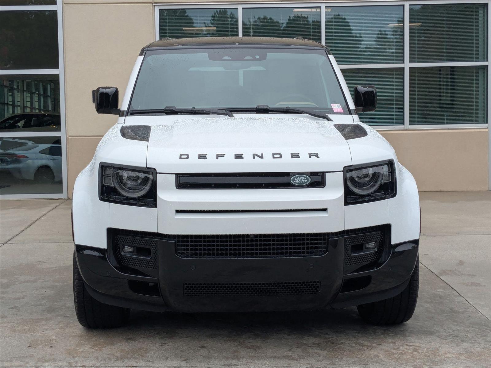 2025 Land Rover Defender 130 X-Dynamic SE photo 2