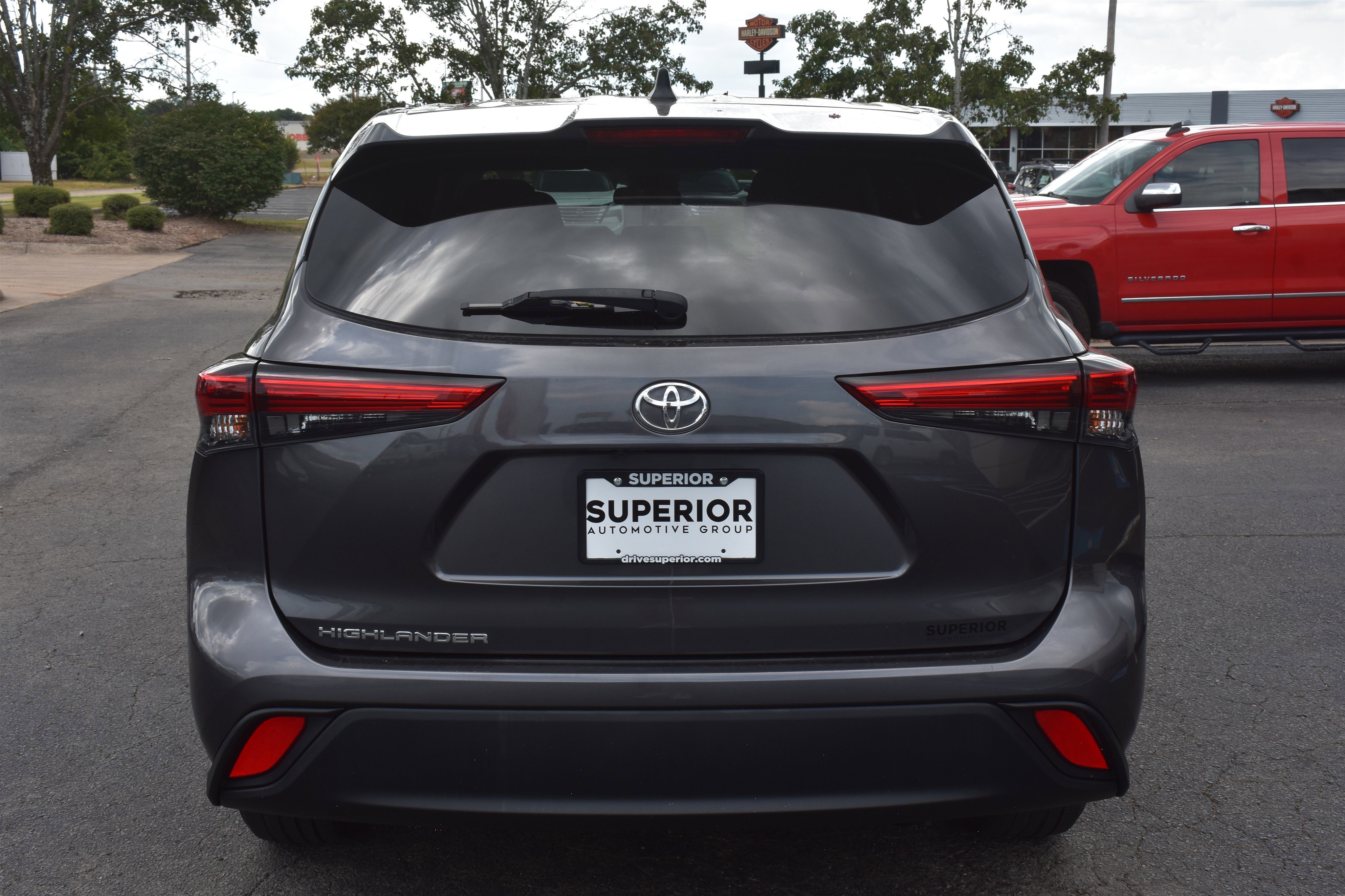 2023 Toyota Highlander L photo 2