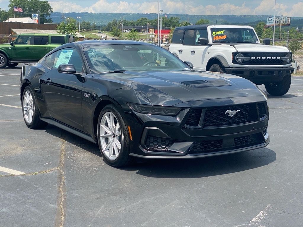 2025 Ford Mustang GT Premium photo 2