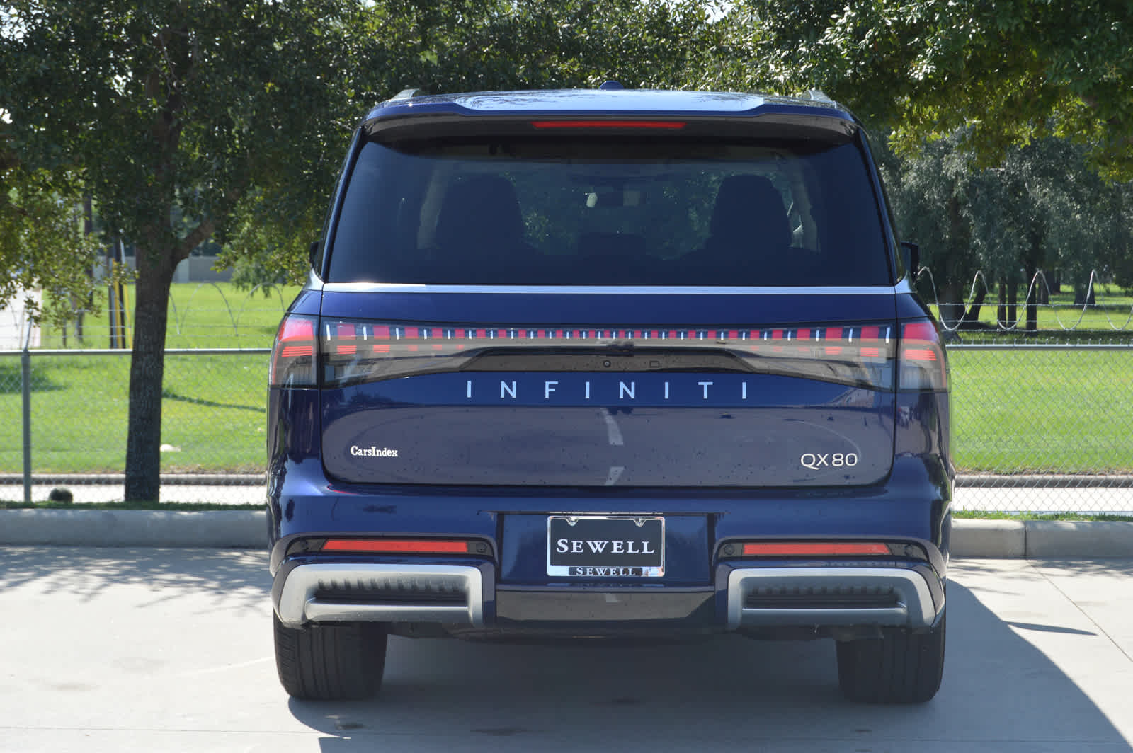 2025 Infiniti QX80 Luxe photo 5