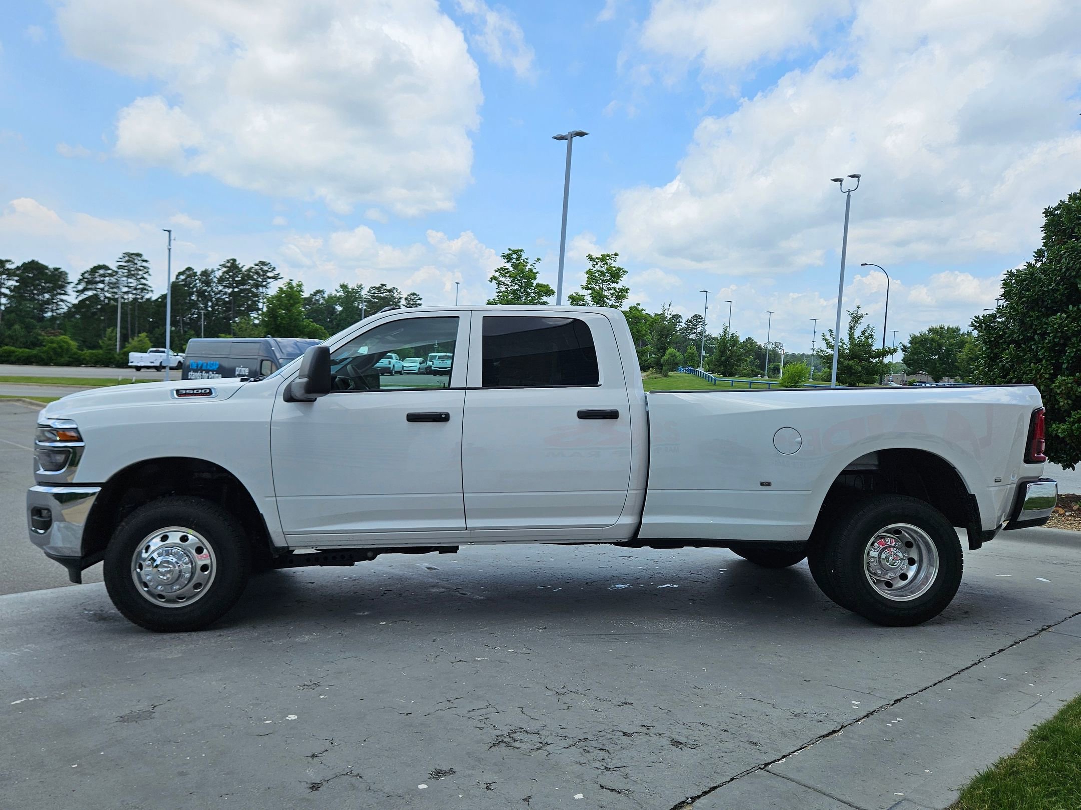 2025 Ram 3500 Tradesman photo 4