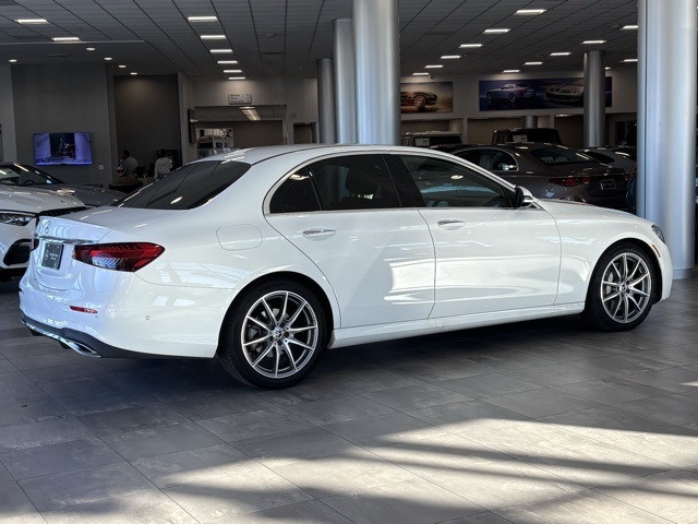 2022 Mercedes Benz E 350 photo 3
