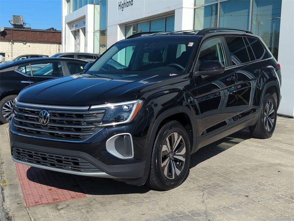 2024 Volkswagen Atlas SE photo 2
