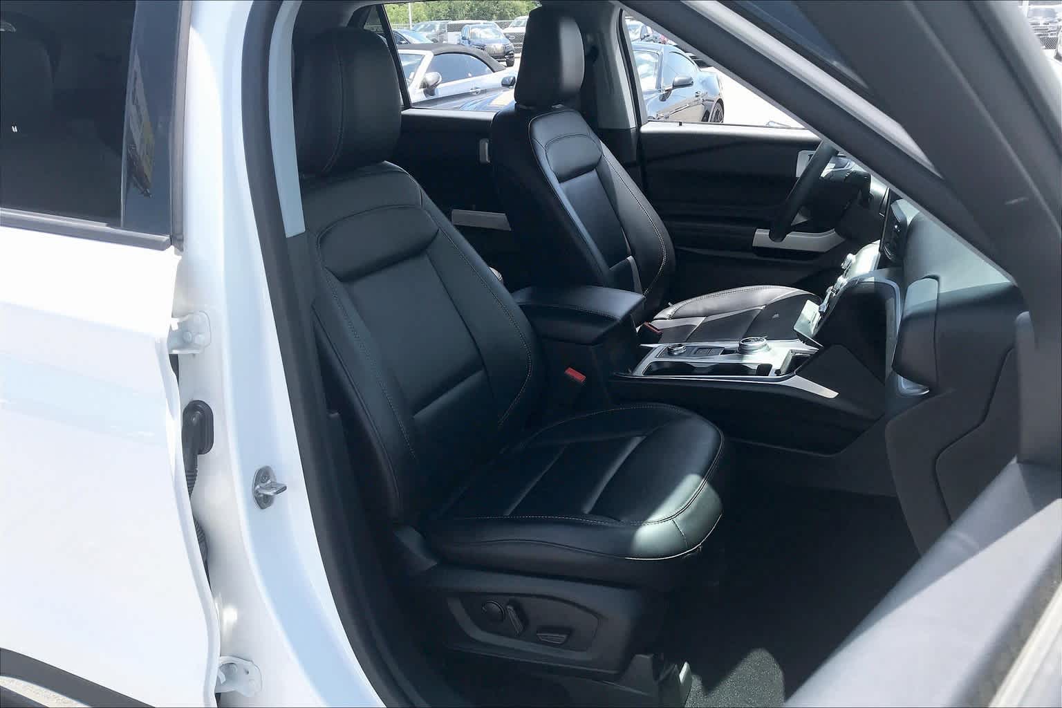 2022 Ford Explorer XLT photo 4