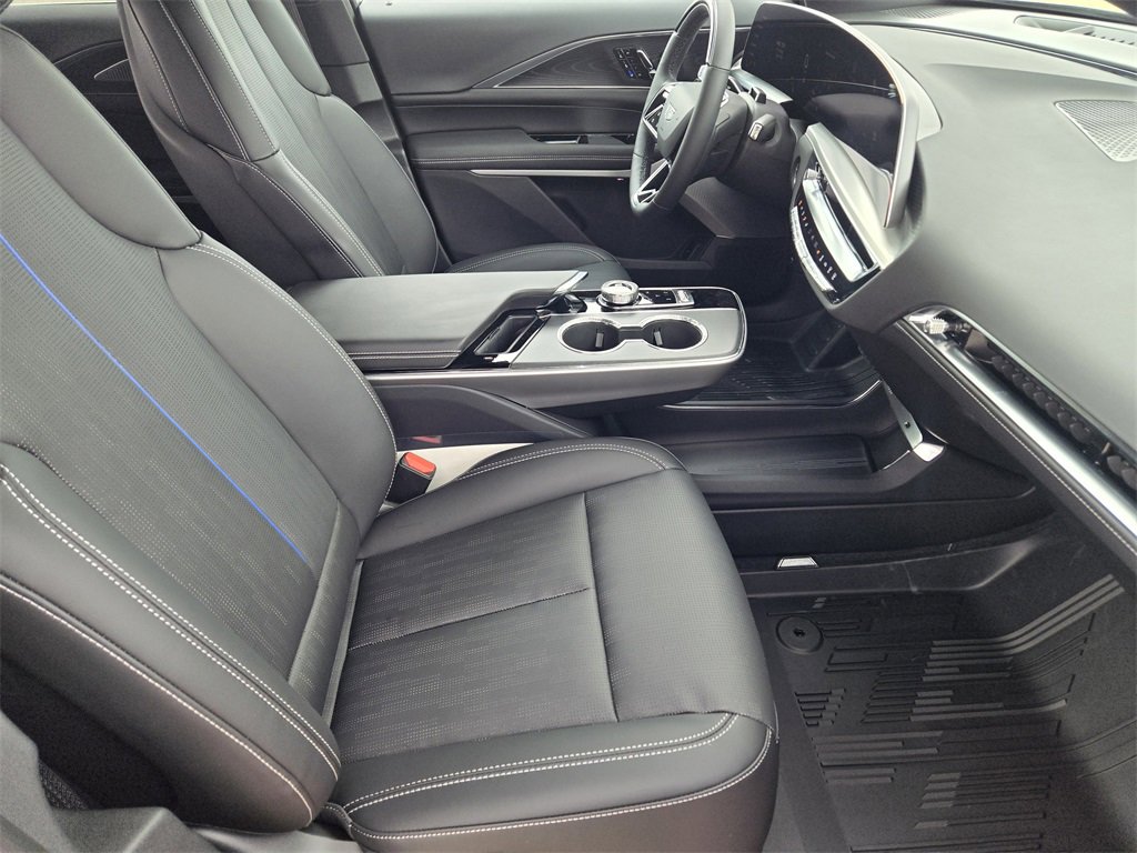 2025 Cadillac Lyriq Luxury photo 13