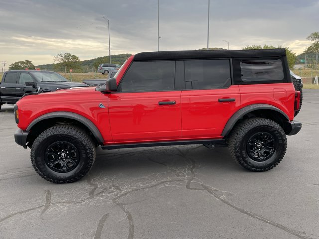 2024 Ford Bronco Black Diamond photo 3