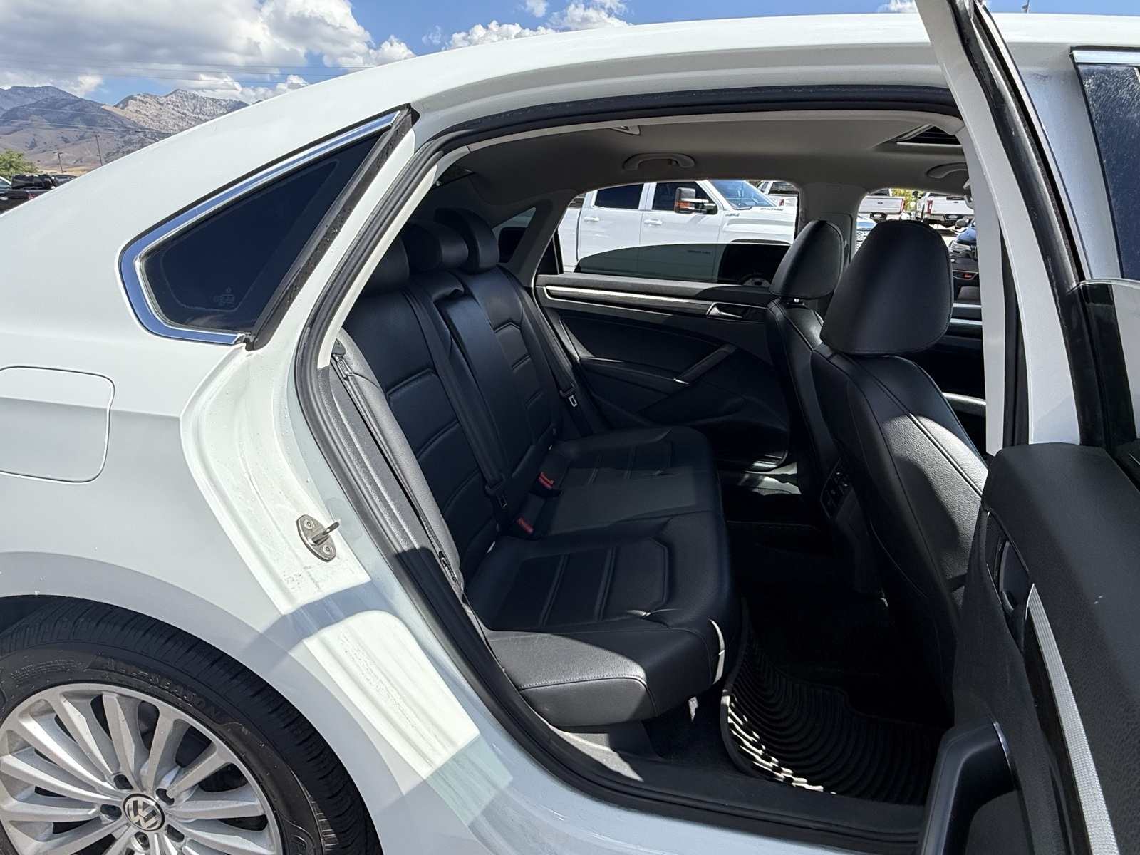 2017 Volkswagen Passat SE photo 9