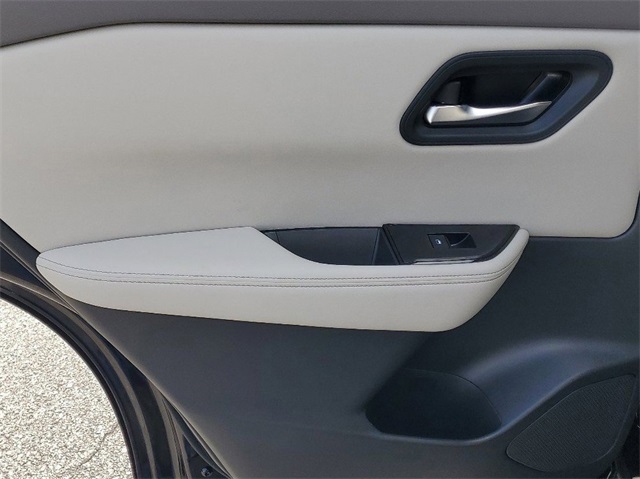 2025 Nissan Rogue SV photo 23