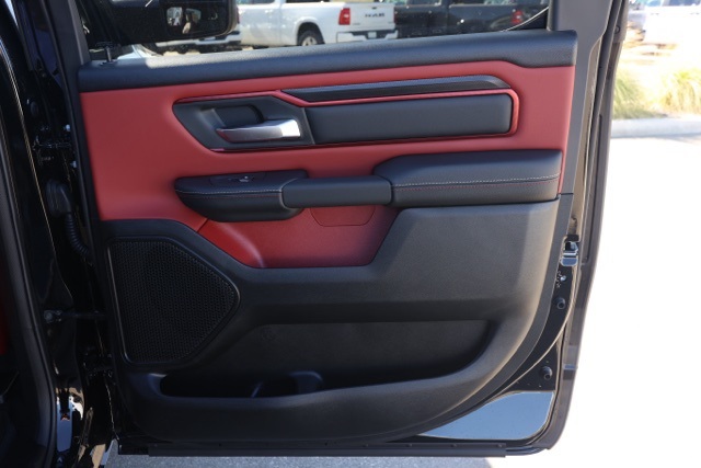 New 2026 Diamond Black Crystal Pearl-Coat Exterior Paint RAM Rebel image 17