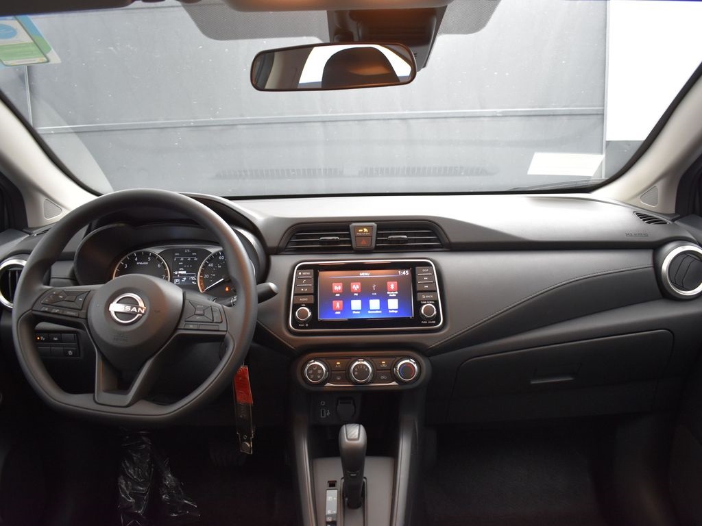 2025 Nissan Versa 1.6 S photo 9