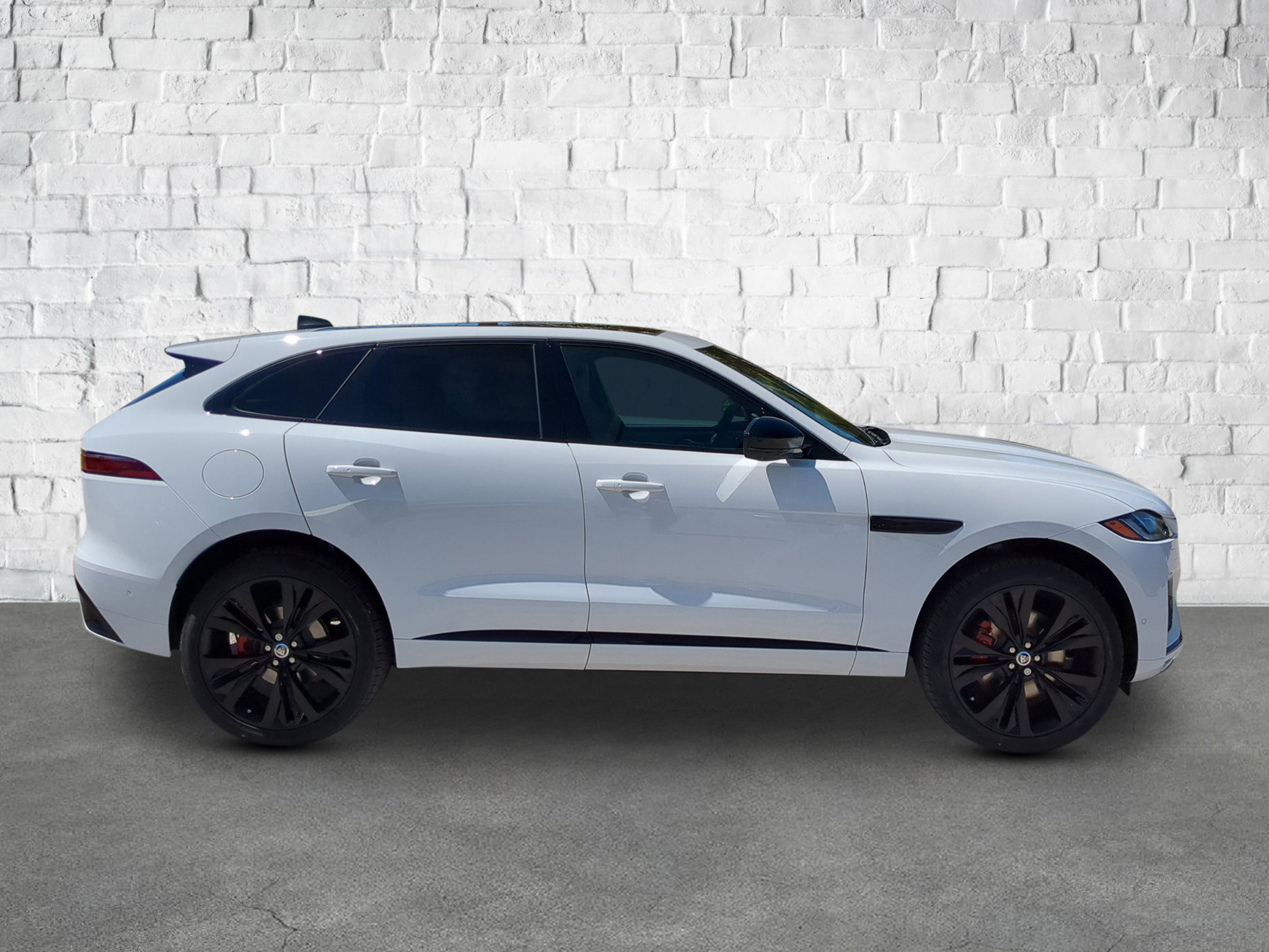 2026 Jaguar F-PACE P400 R-Dynamic S photo 4