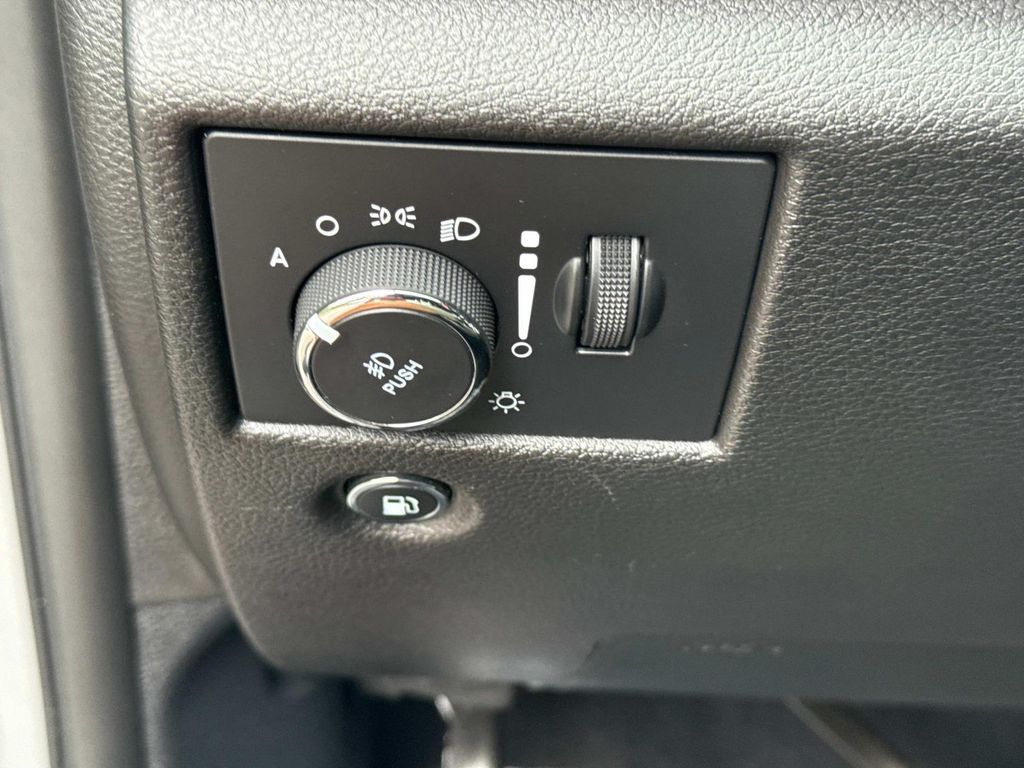 2019 Jeep Grand Cherokee Altitude photo 30