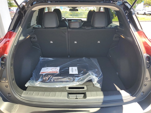 2025 Nissan Kicks SR photo 4