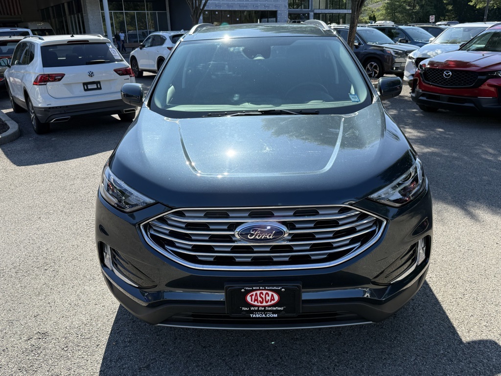 2022 Ford Edge SEL photo 2