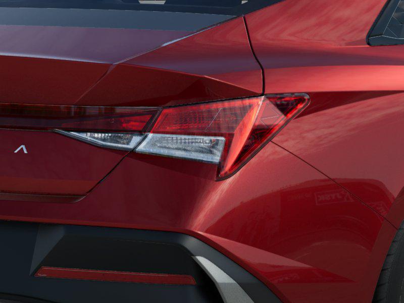 2025 Hyundai Elantra SE photo 10