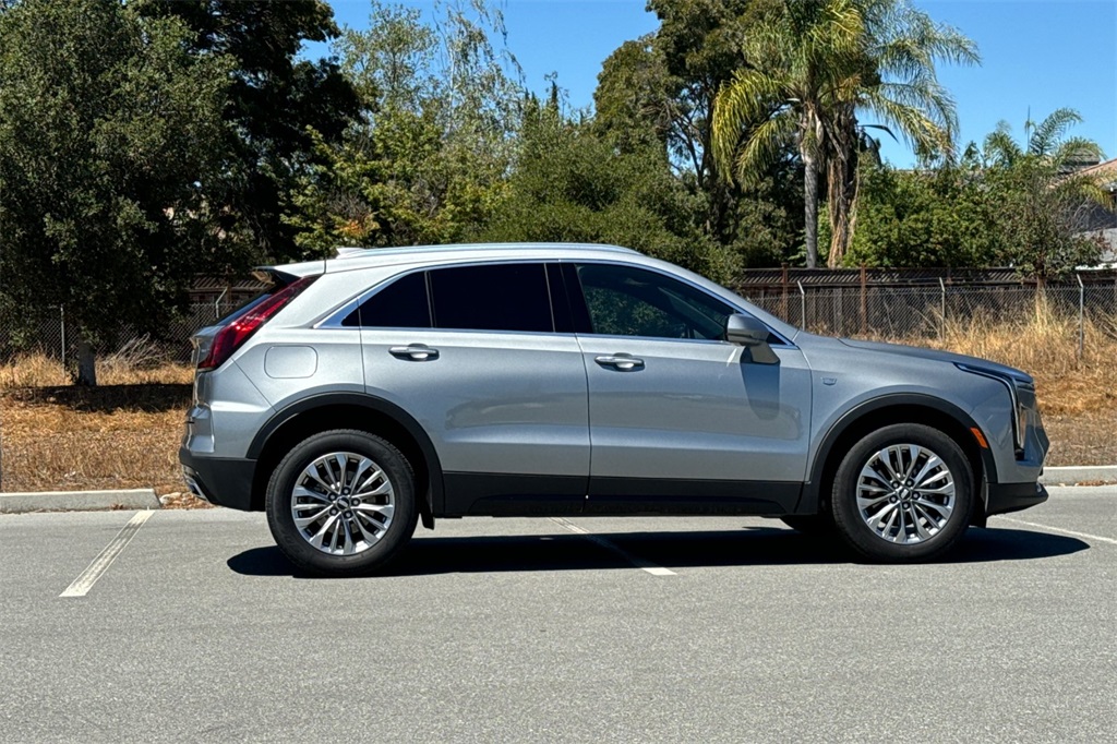 2024 Cadillac XT4 Premium Luxury photo 3