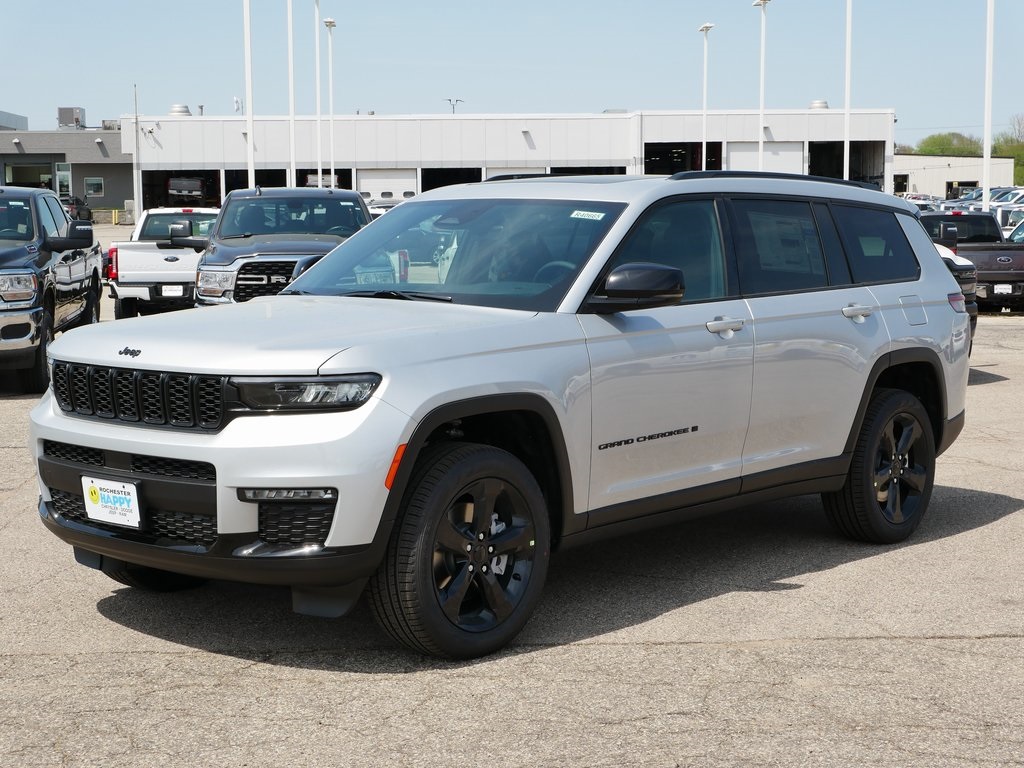 2025 Jeep Grand Cherokee Limited photo 3