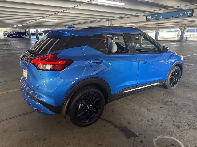 2023 Nissan Kicks SR photo 3