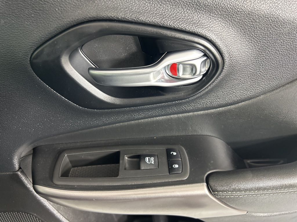 2021 Jeep Cherokee Latitude Lux photo 17