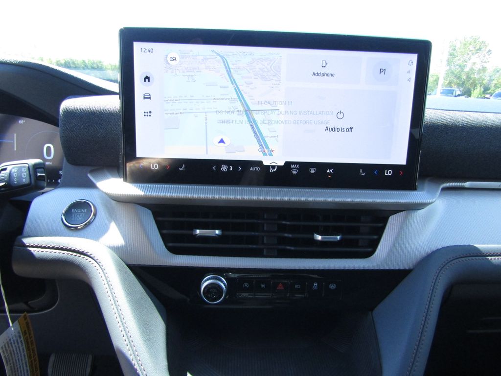 2025 Ford Explorer photo 18