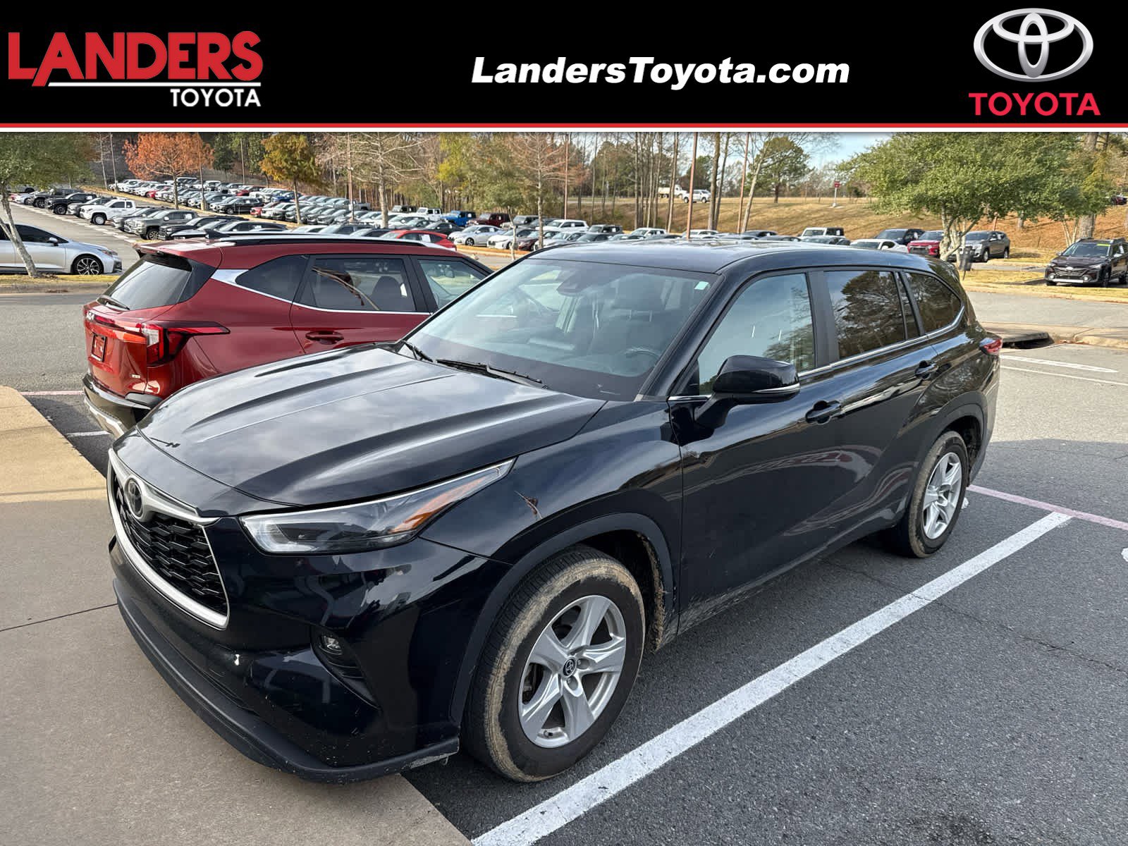 2023 Toyota Highlander LE's photo