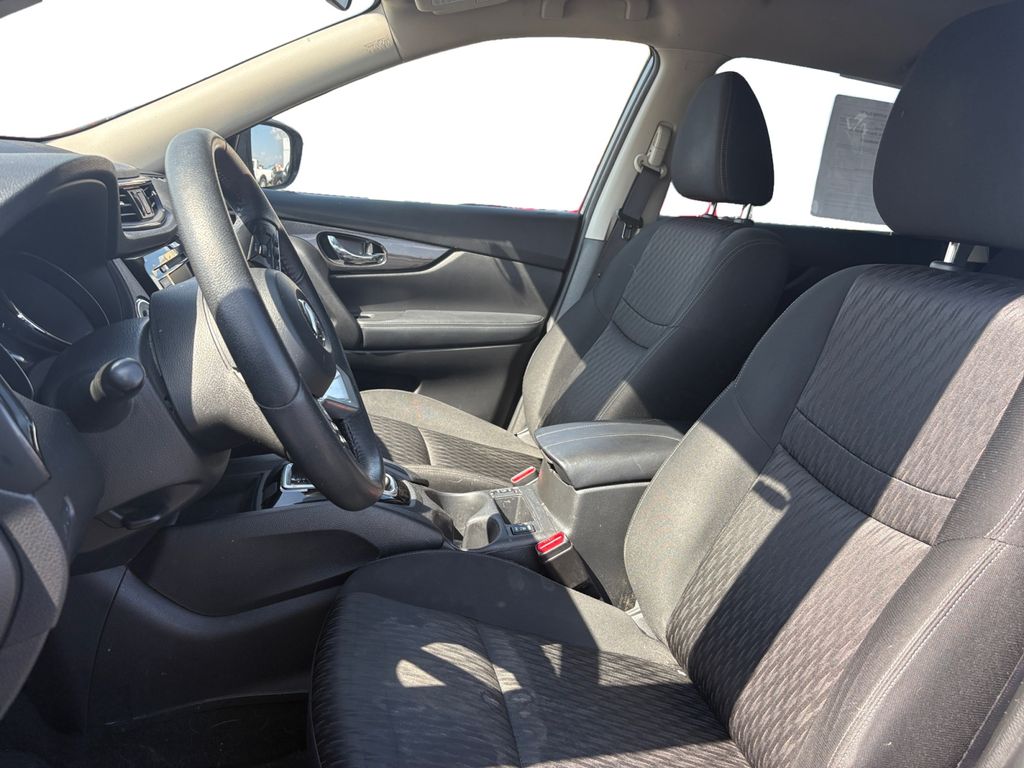 2019 Nissan Rogue SV photo 9