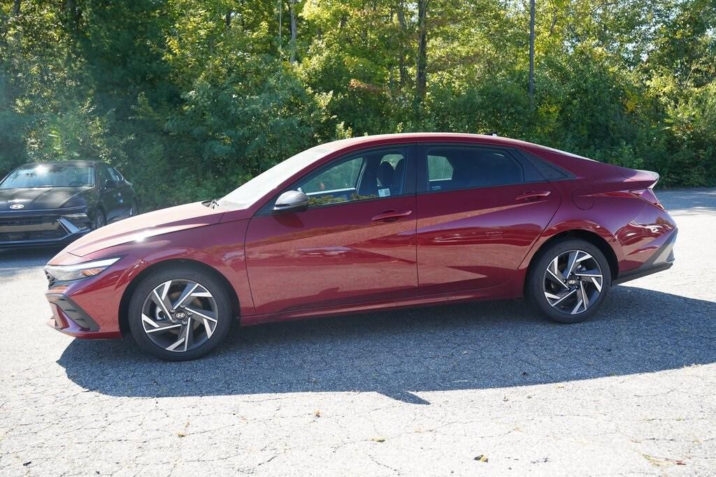 2025 Hyundai Elantra SEL Sport photo 4