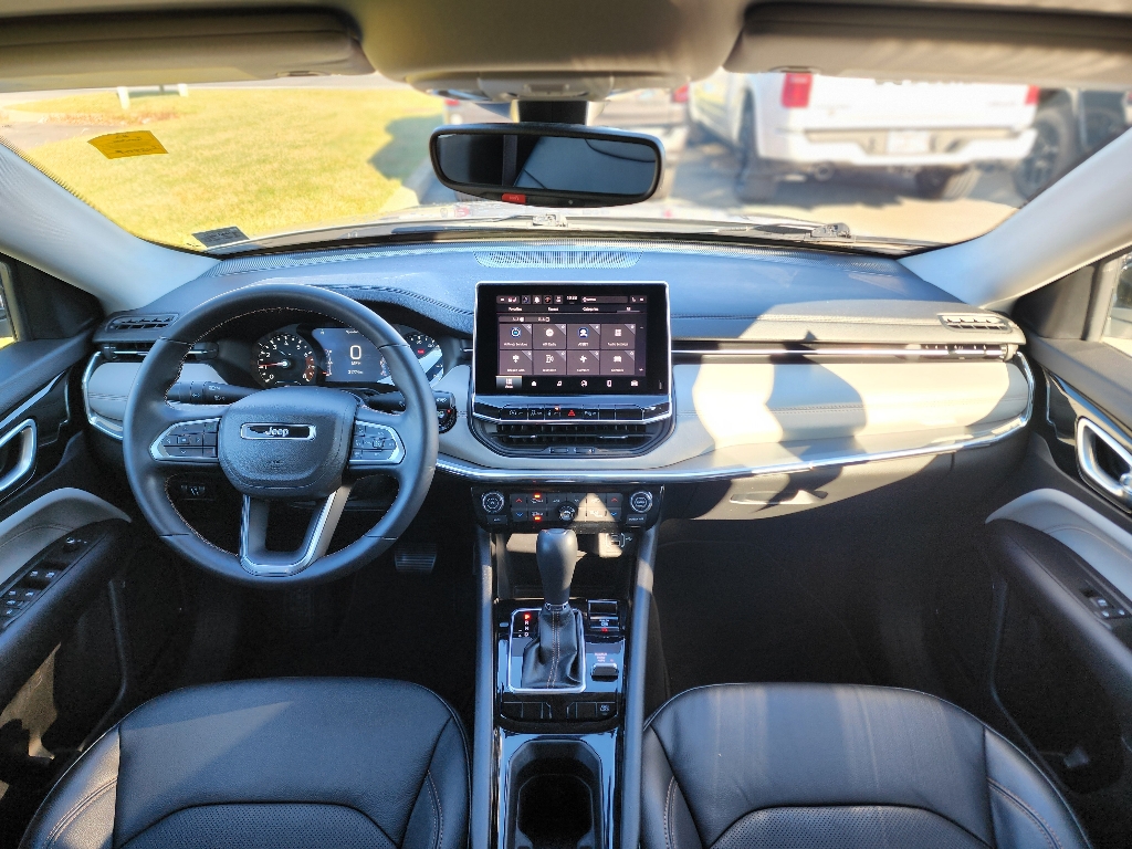 2022 Jeep Compass Limited photo 2