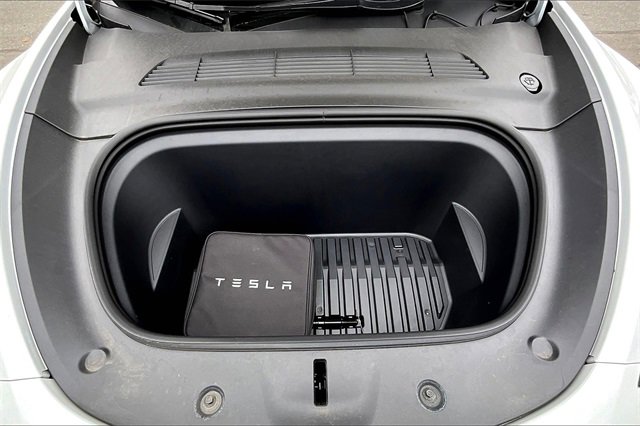 2023 Tesla Model Y Long Range photo 9