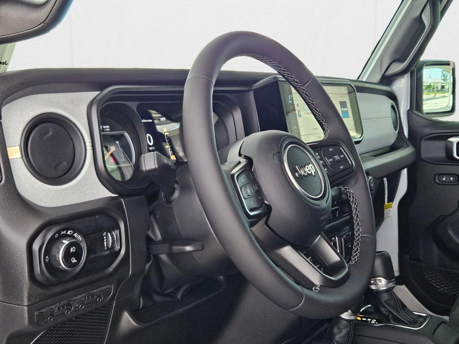 2025 Jeep Gladiator Willys photo 3