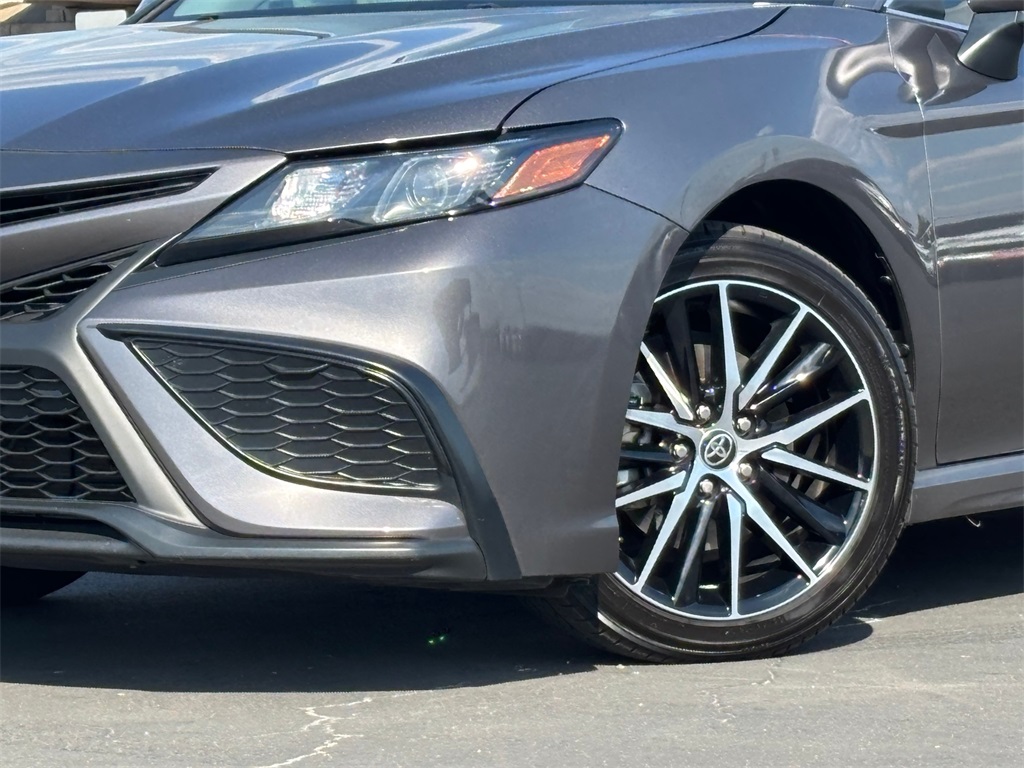 2023 Toyota Camry Hybrid SE photo 2