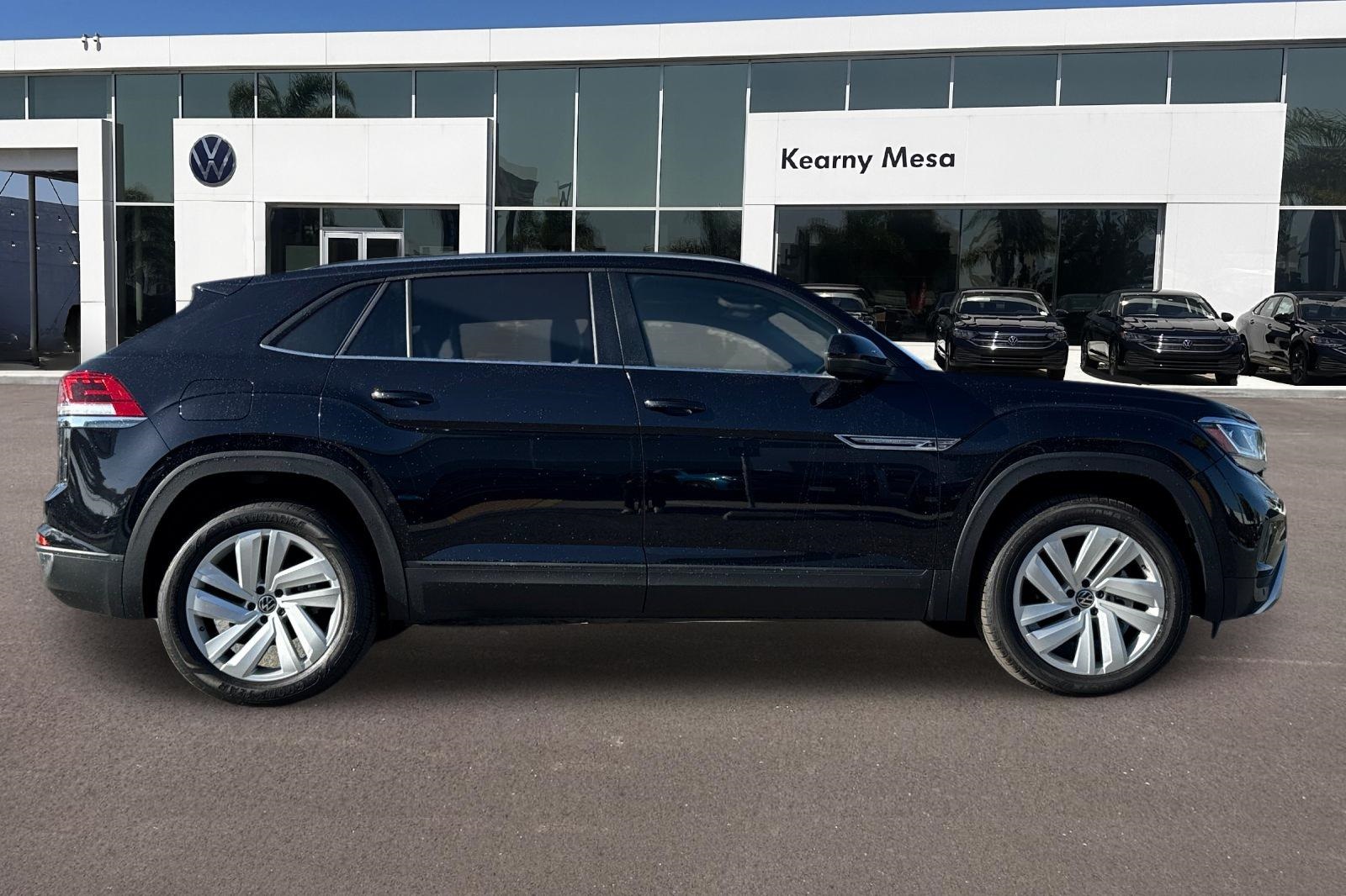 2022 Volkswagen Atlas Cross Sport V6 SE Technology photo 3