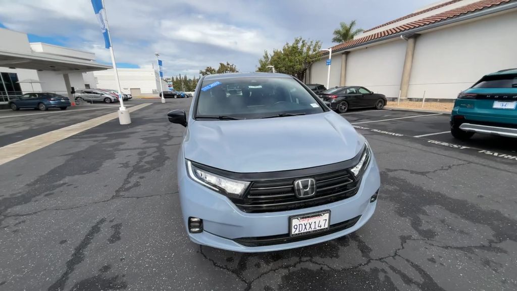 2023 Honda Odyssey Sport photo 3