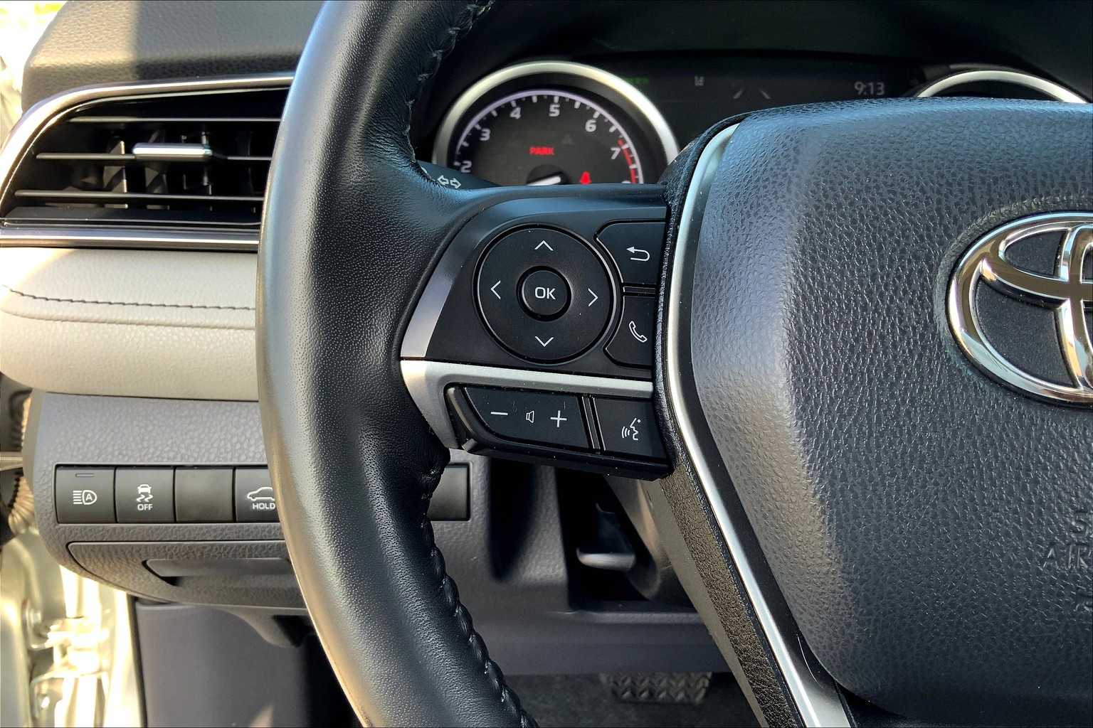 2022 Toyota Camry XLE V6 photo 22